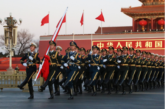 金柏丽雅致敬建军节：安稳的岁月，来自忠诚的守护